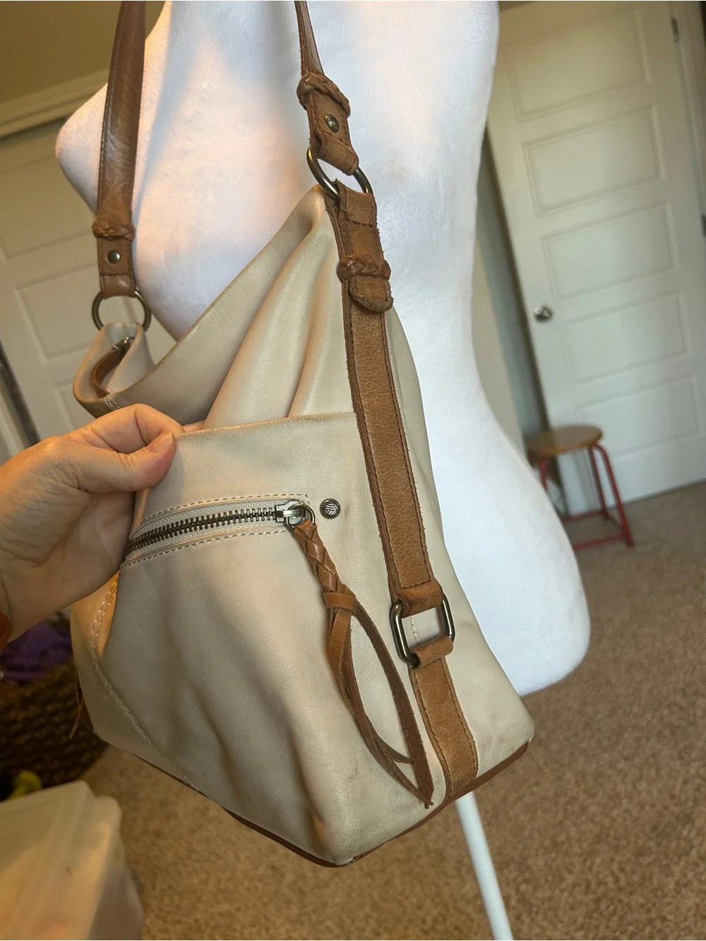 The Sak Ashland Leather Bucket Hobo Shoulder Bag Slouchy Boho Coastal Cream